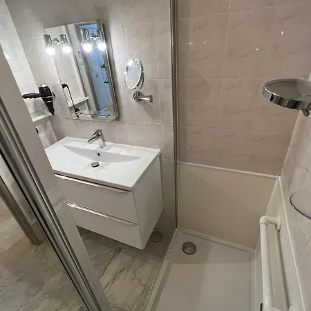 - 4 People - Parking - Terrace Apartment Antibes