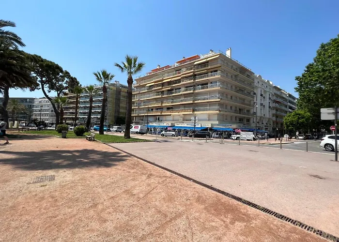 - 4 People - Parking - Terrace شقة *
