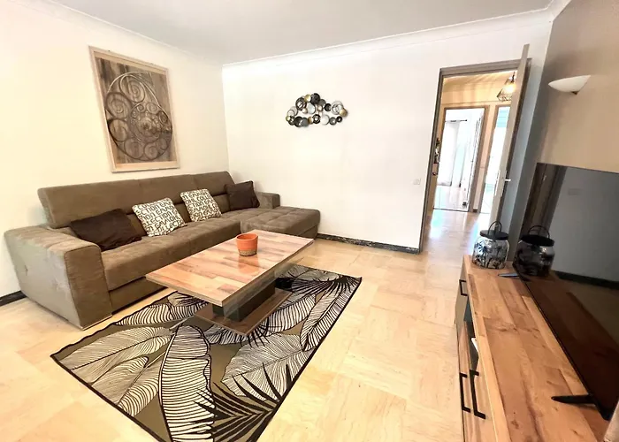 - 4 People - Parking - Terrace شقة *
