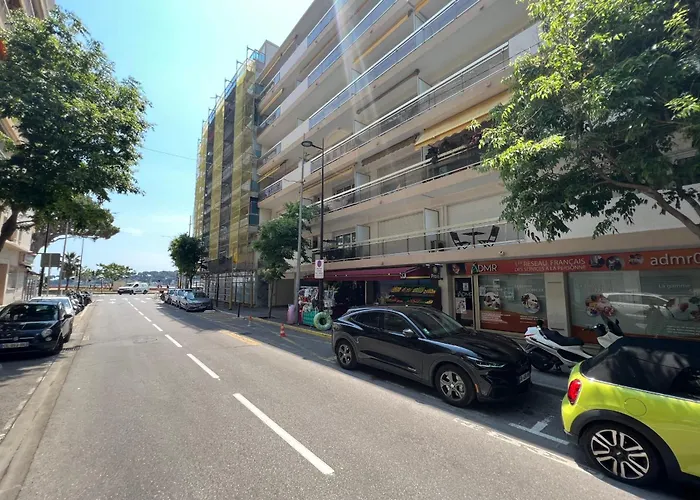 - 4 People - Parking - Terrace أنتيب